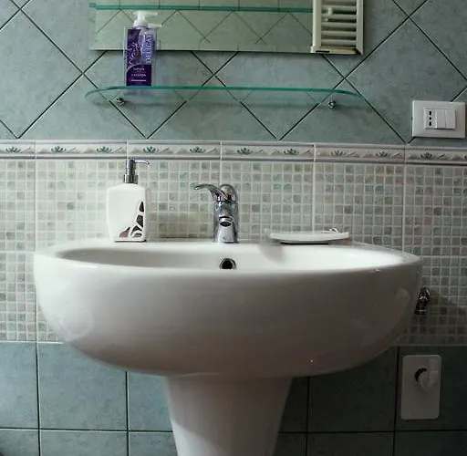 Lollo House - Romantic Apartment Near Termini, San Lorenzo Vakantiehuis