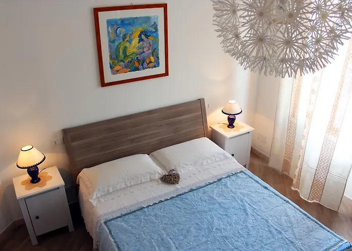 Lollo House - Romantic Apartment Near Termini, San Lorenzo Vakantiehuis Rome